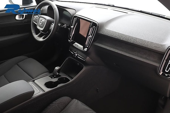 Volvo EX40 9 of 22