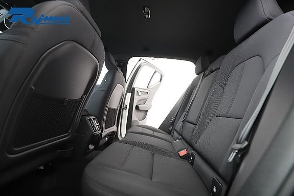 Volvo EX40 6 of 22