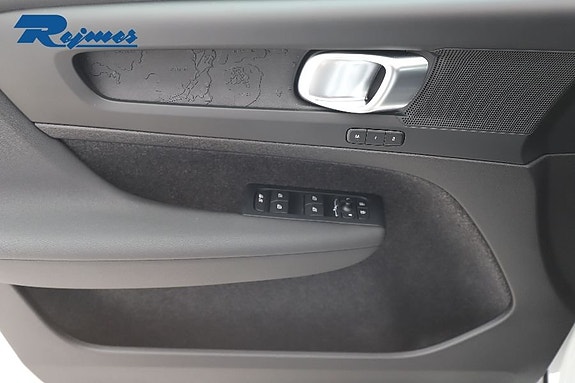 Volvo EX40 10 of 22