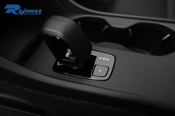 Volvo EX40 15 of 22