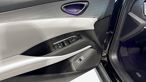 BYD Seal 11 of 15