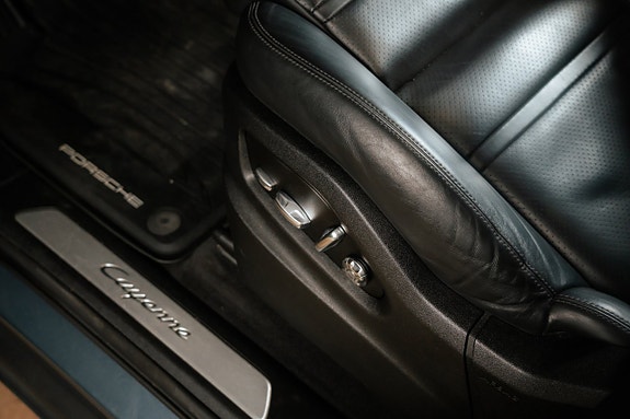 Porsche Cayenne 15 of 27