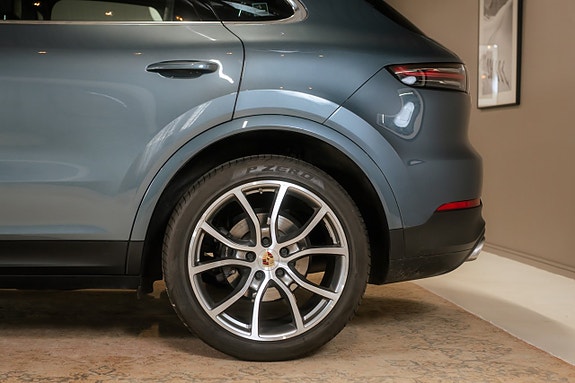 Porsche Cayenne 8 of 27