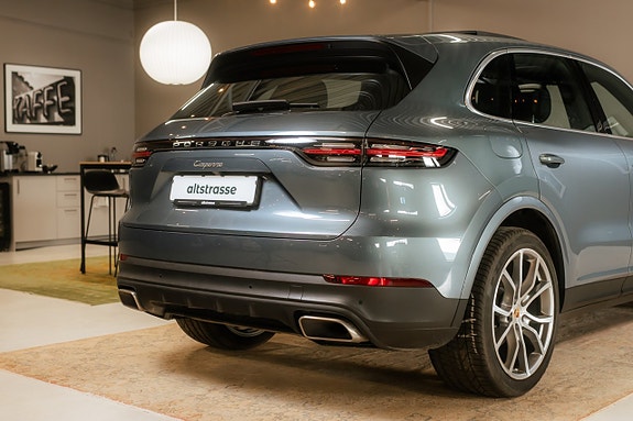 Porsche Cayenne 10 of 27