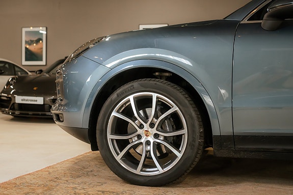 Porsche Cayenne 7 of 27