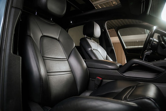 Porsche Cayenne 26 of 27