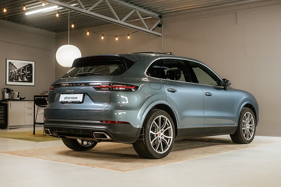 Porsche Cayenne 9 of 27