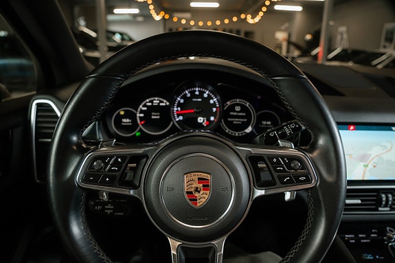 Porsche Cayenne 16 of 27