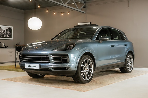 Porsche Cayenne 2 of 5