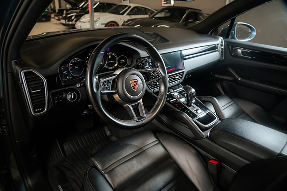 Porsche Cayenne 13 of 27