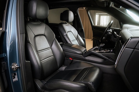Porsche Cayenne 27 of 27
