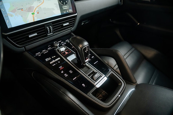 Porsche Cayenne 18 of 27
