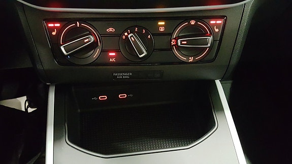 Seat Arona 21 of 23