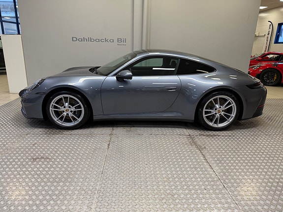 Porsche 911 Carrera 3 of 5