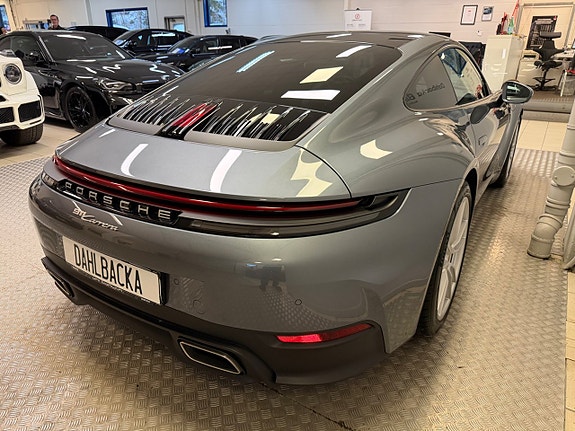 Porsche 911 Carrera 5 of 5