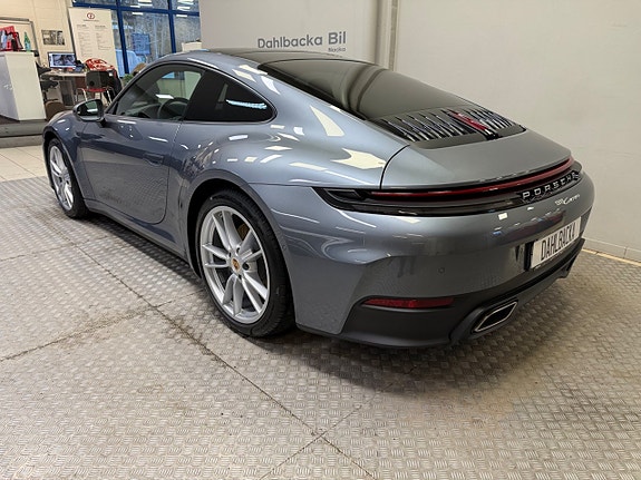 Porsche 911 Carrera 4 of 5