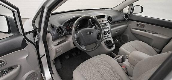 Kia Carens 6 of 9