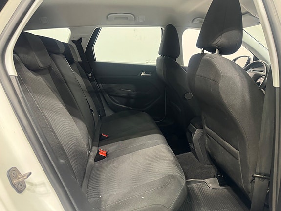 Peugeot 308 SW 11 of 18