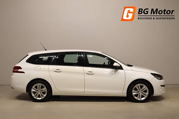 Peugeot 308 SW 2 of 5