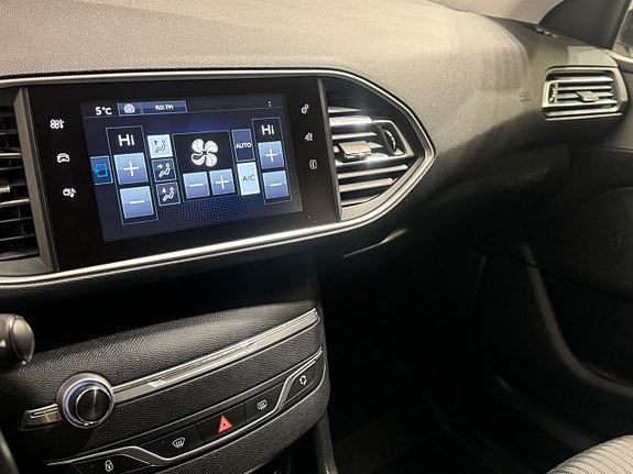 Peugeot 308 SW 16 of 18