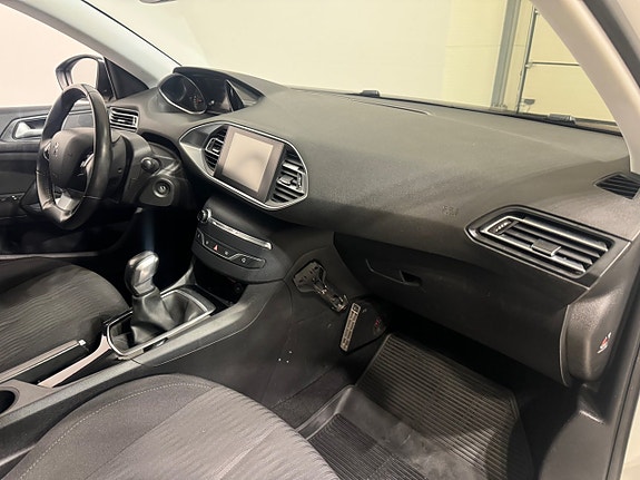 Peugeot 308 SW 4 of 5
