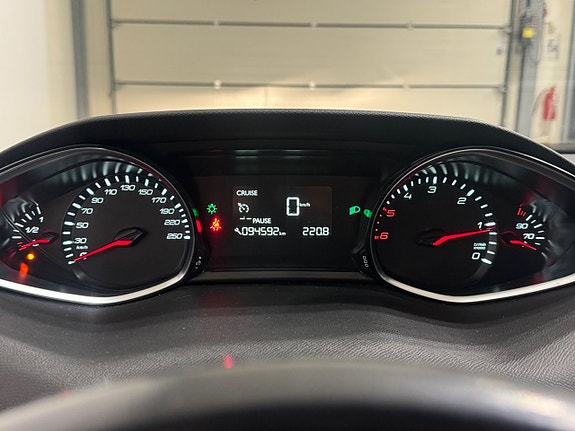 Peugeot 308 SW 15 of 18