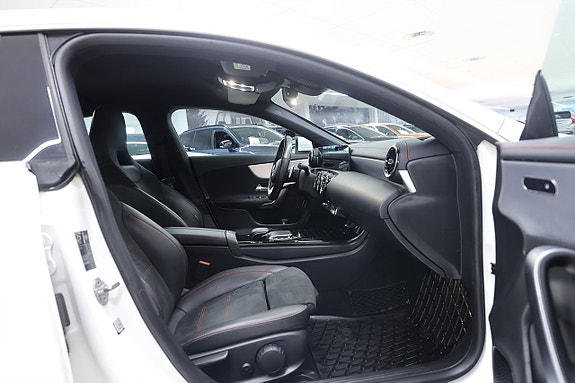 Mercedes-Benz CLA200 15 of 21