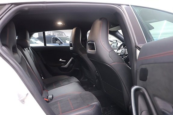 Mercedes-Benz CLA200 13 of 21