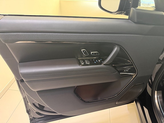 Land Rover Range Rover Sport 11 of 24