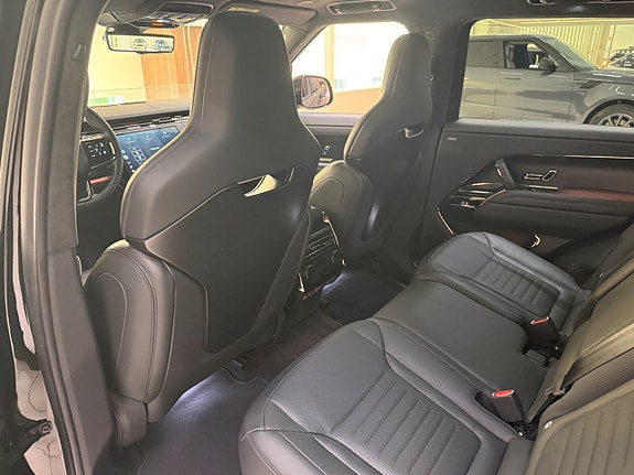 Land Rover Range Rover Sport 17 of 24