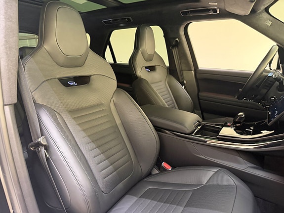 Land Rover Range Rover Sport 21 of 24