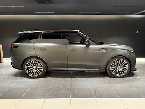 Land Rover Range Rover Sport 3 of 5