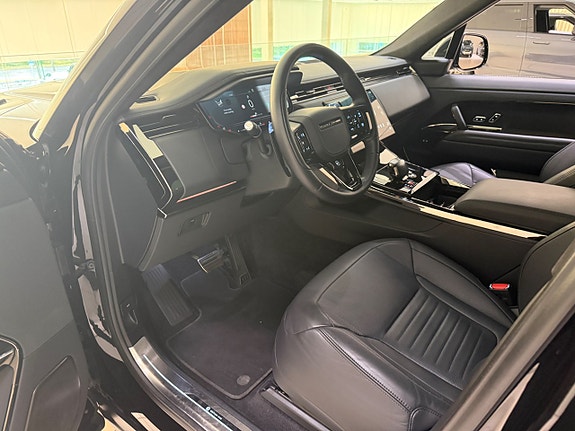 Land Rover Range Rover Sport 9 of 24