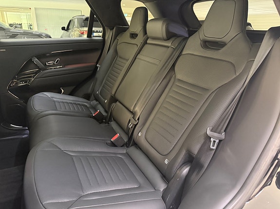 Land Rover Range Rover Sport 18 of 24