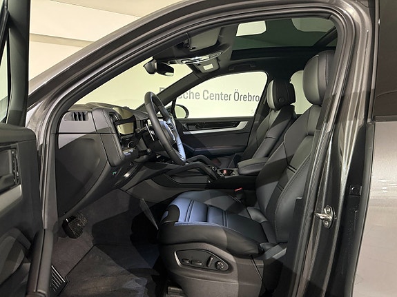Porsche Cayenne 16 of 19