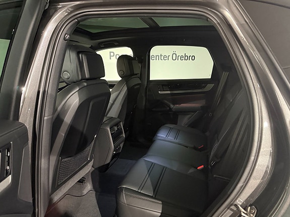 Porsche Cayenne 15 of 19