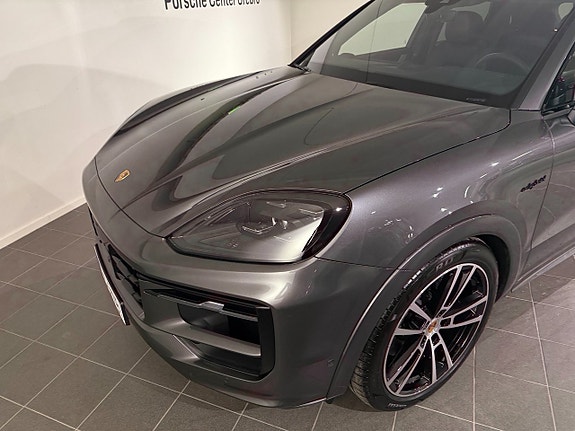 Porsche Cayenne 10 of 19