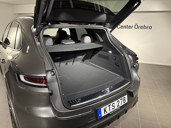 Porsche Cayenne 9 of 19