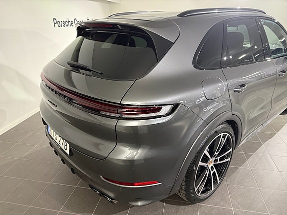 Porsche Cayenne 6 of 19