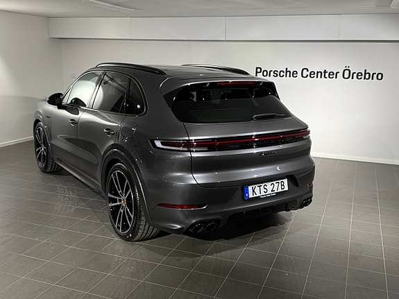 Porsche Cayenne 7 of 19