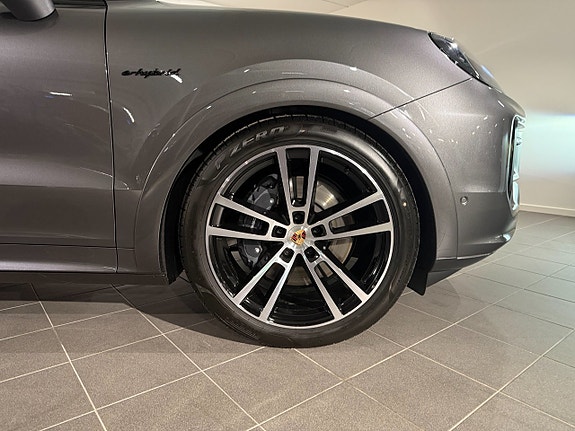 Porsche Cayenne 11 of 19