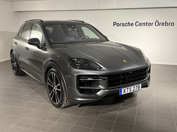 Porsche Cayenne 3 of 5
