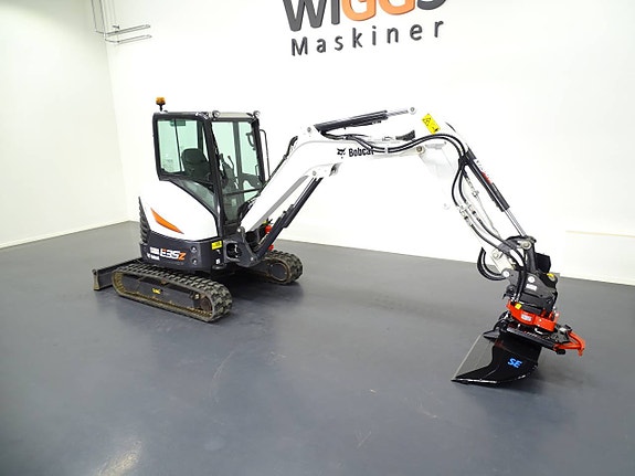 Bobcat E35Z - 23 / Rototilt R1 / Grip / S40 3 of 5