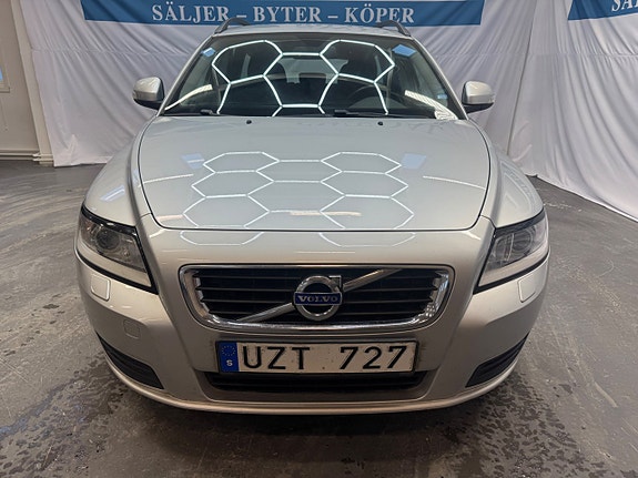 Volvo V50 3 of 5