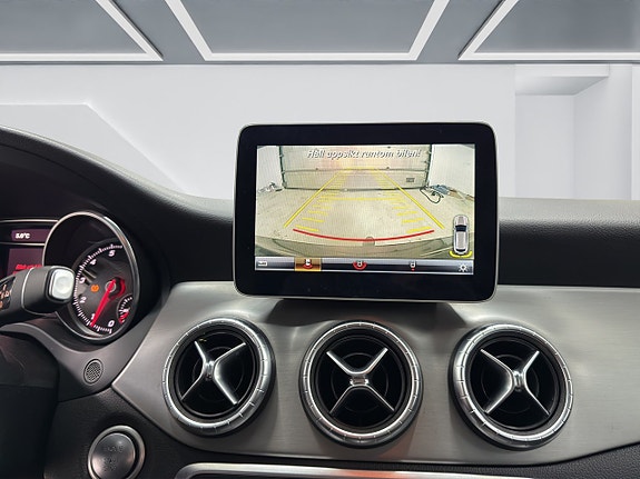 Mercedes-Benz CLA250 15 of 18