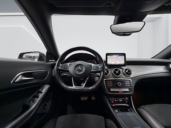 Mercedes-Benz CLA250 12 of 18