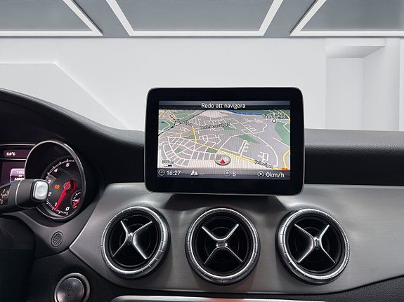Mercedes-Benz CLA250 14 of 18
