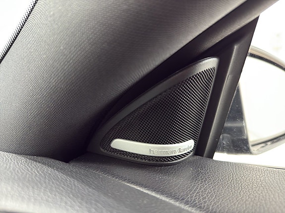 Mercedes-Benz CLA250 16 of 18