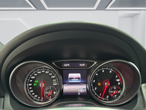 Mercedes-Benz CLA250 13 of 18