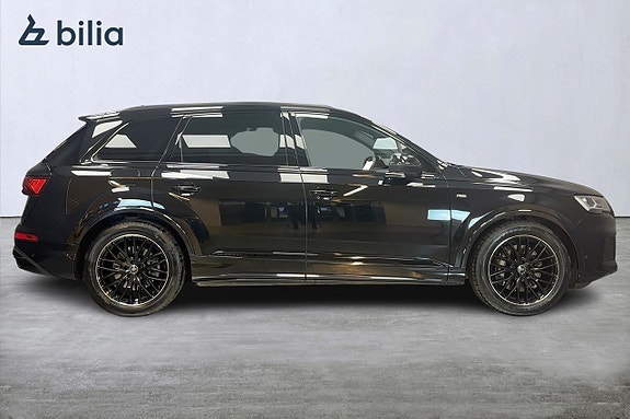 Audi Q7 2 of 5